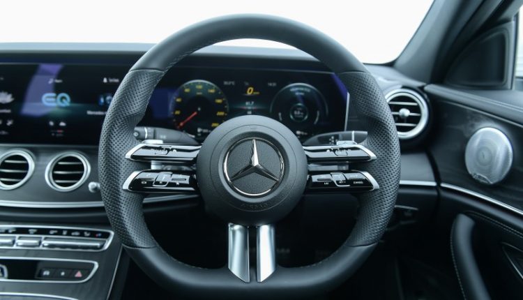 Mercedes-Benz E-Class 300e 2021 (13)