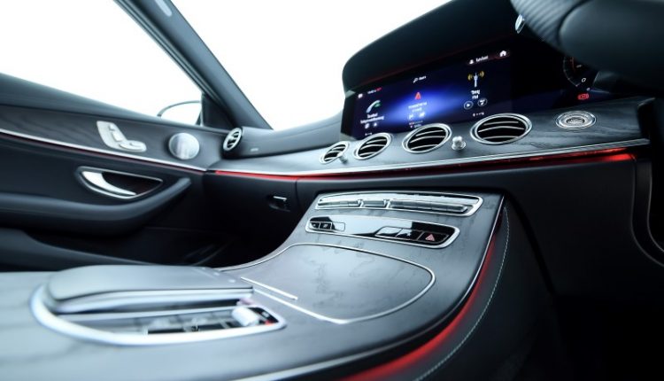 Mercedes-Benz E-Class 300e 2021 (15)