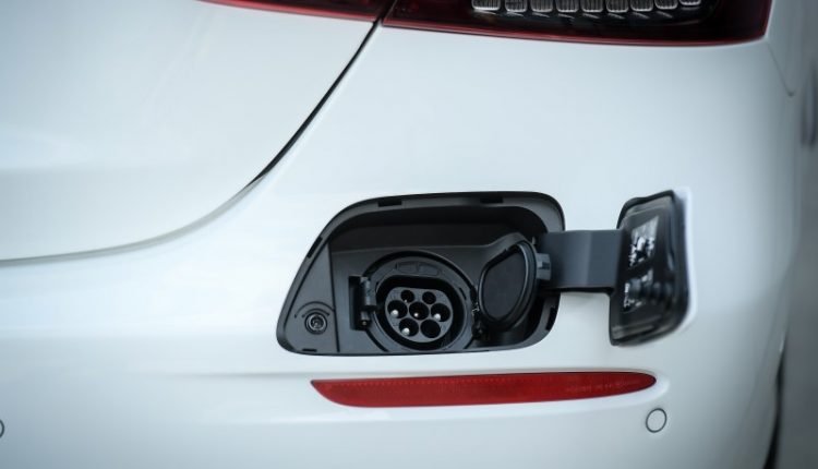 Mercedes-Benz E-Class 300e 2021 (8)