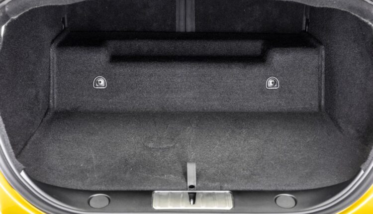 Ferrari-introduced-new-Amalfi-gt-coupe-front-mid-v8-world-premiere-2025 (10)