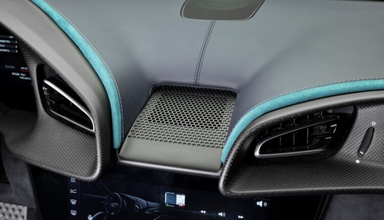 Ferrari-introduced-new-Amalfi-gt-coupe-front-mid-v8-world-premiere-2025 (21)