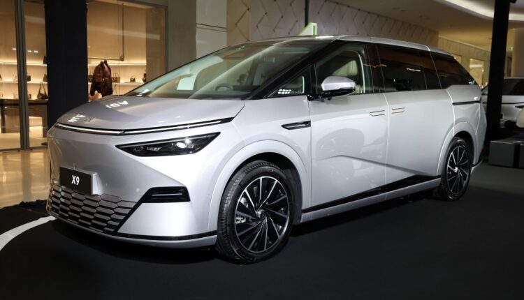 xpeng-builds-on-its-success-launching-the-x9-executive-in-thailand (1)