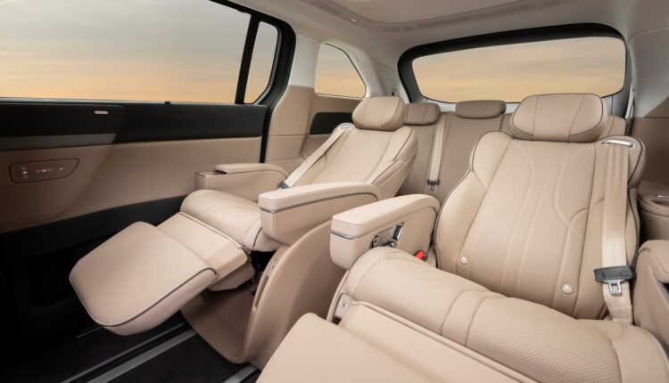 xpeng-builds-on-its-success-launching-the-x9-executive-in-thailand (18)