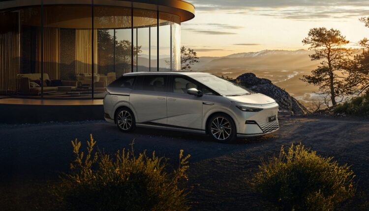 xpeng-builds-on-its-success-launching-the-x9-executive-in-thailand (7)