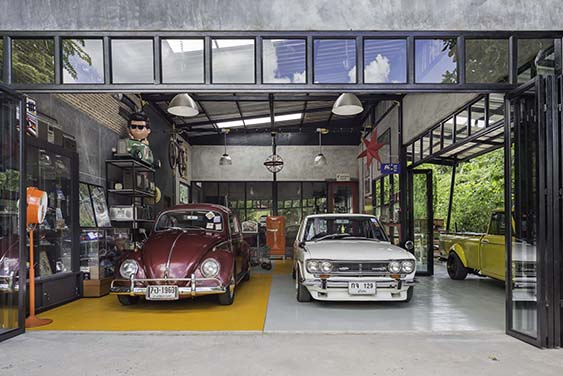 Volkswagen Beetle ปี 1966 เพิ่งได้มาไม่นาน ส่วนพระเอกของที่นี่ต้องยกให้เจ้าของรหัส 510 Datsun Bluebird SSS สีขาวคันนี้