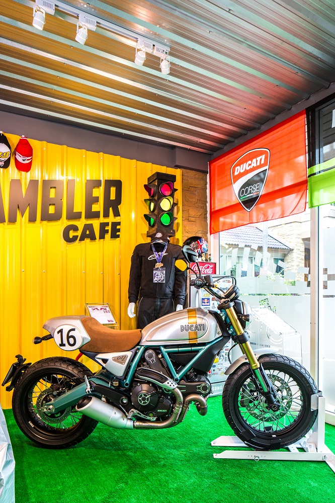 Ducati Scrambler Paul Smart Edition รุ่นที่ได้ชื่อว่านักแข่งดูคาติผู้เป็นตำนานอย่าง Paul Smart ได้ถ่ายทอดจิตวิญญาณความเป็นตัวตนลงบนรถรุ่นนี้