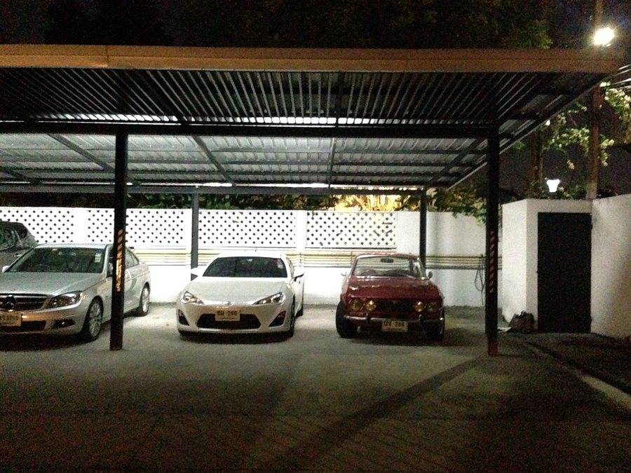 พื้นที่เดิมเป็น CARPORT จอดรถได้ 4 คัน