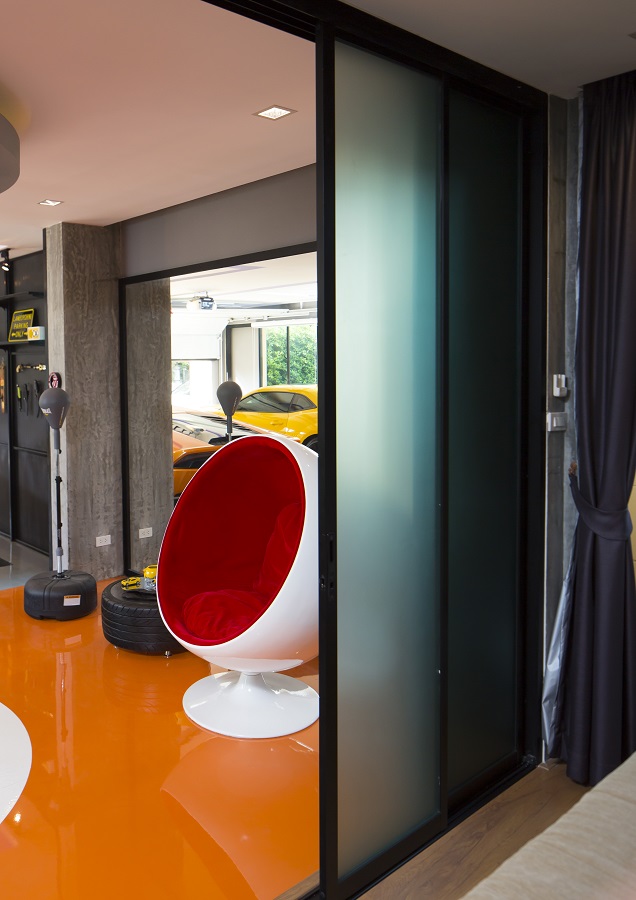 คำนึงถึงความเป็นส่วนตัวด้วยการกั้นห้องด้วยประตูกระจกฝ้าแบบบานเลื้อนที่สามารถพรางสายตาจากด้านนอก