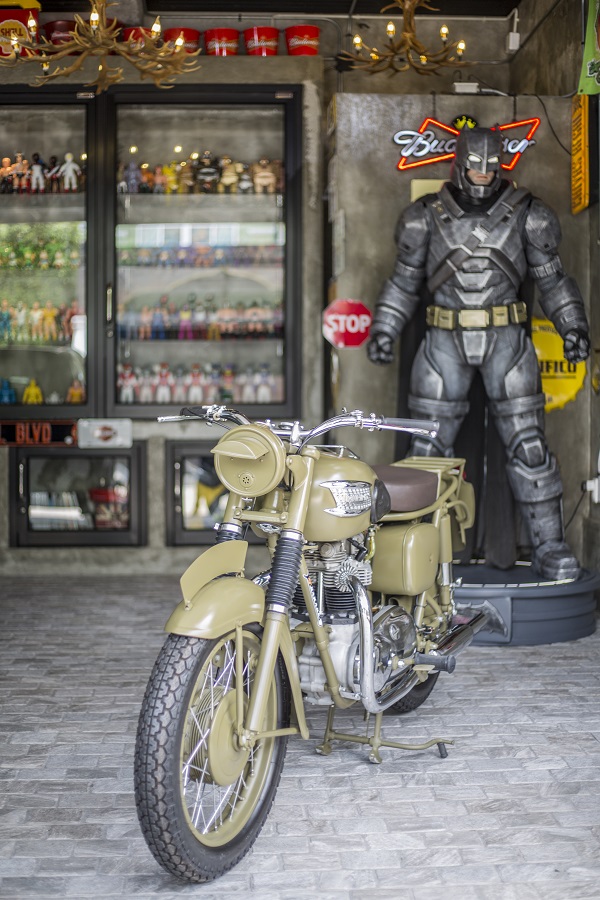 Triumph TR6C ที่ Replica มาจากภาพยนตร์เรื่อง The Great Escape คันนี้ใช้เวลาทำถึง 2 ปี ด้วยฝีมือของคุณโจ TJ Garage