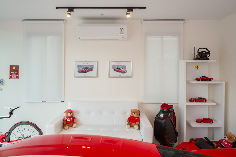 เลือกใช้ทั้งหลอดไฟแบบเดย์ไลท์ และไฮโดรเจน เช่นเดียวกับที่ใช้ตามโชว์รูมรถ โดยเน้นให้เส้นสายของตัวรถโดดเด่นขึ้นมา