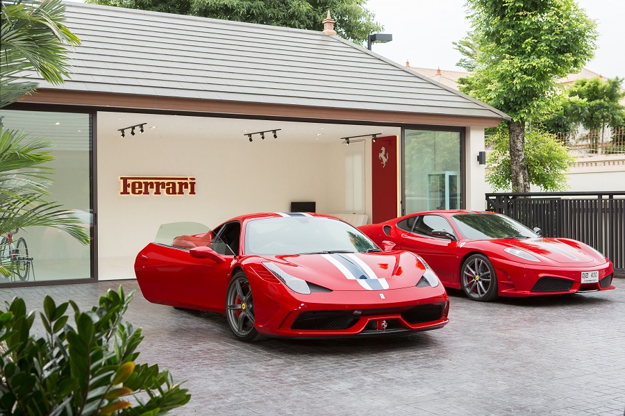 เพราะเป็นประตูบานสไลด์ทำให้สามารถนำรถเข้า-ออกได้อย่างสะดวก พร้อมกันทั้ง 2 คัน