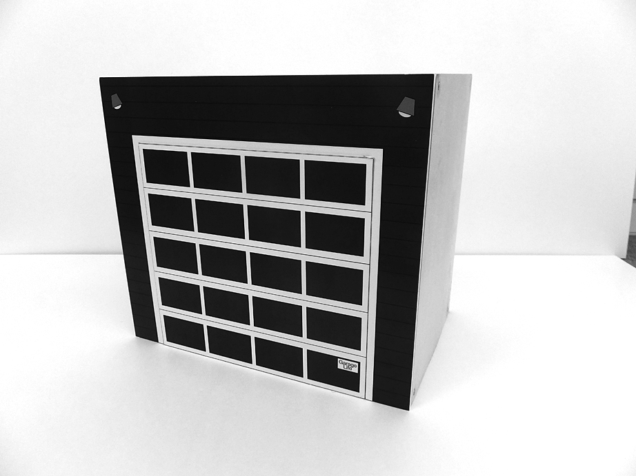 เนื่องจากไม่ได้ทาสี กรอบไม้จึงดูโล่งๆ ก็เลยลองใช้แผ่นโฟมทำผนังด้านนอกกับประตู ประตูสามารถถอดออกได้