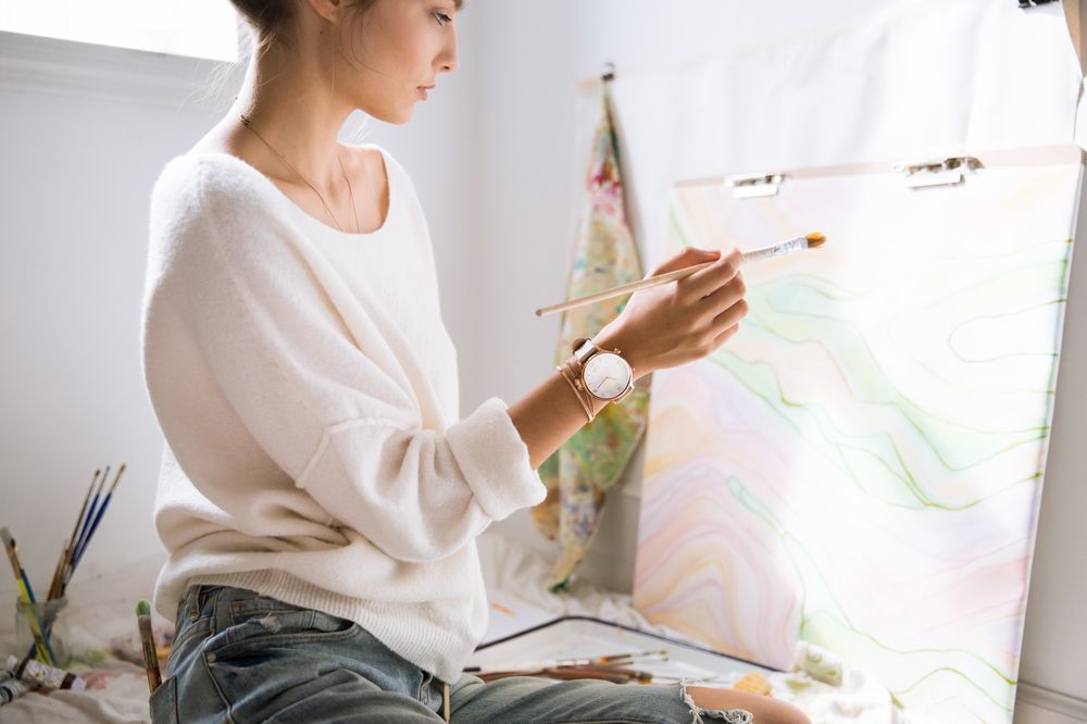 TicWatch C2_Rose Gold_Woman Painting