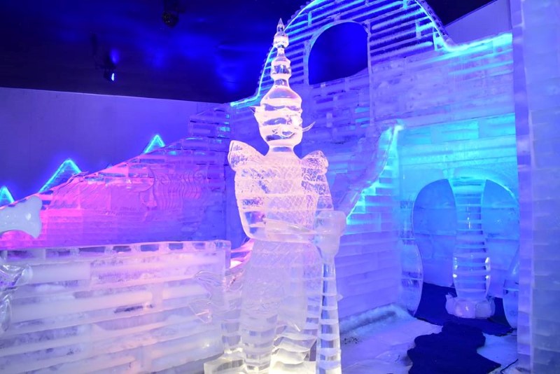 Frost-Magical-Ice-of-Siam-4