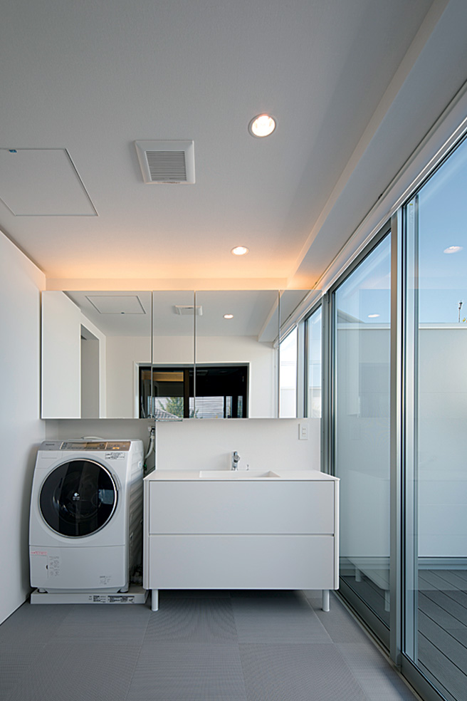 ชั้น 2 เป็นชั้นที่รวมเอาพื้นที่ส่วนตัวไว้ นอกจากห้องนอนแล้ว ยังมีห้องน้ำ ห้องอาบน้ำ ระเบียง ฯลฯ