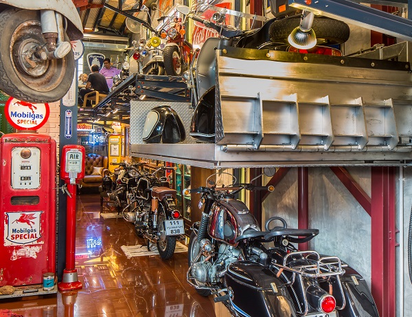 เพื่อพื้นที่จัดเก็บรถด้วยลิฟต์แบบติดผนัง ขับเคลื่อนด้วยระบบโซ่สายพาน