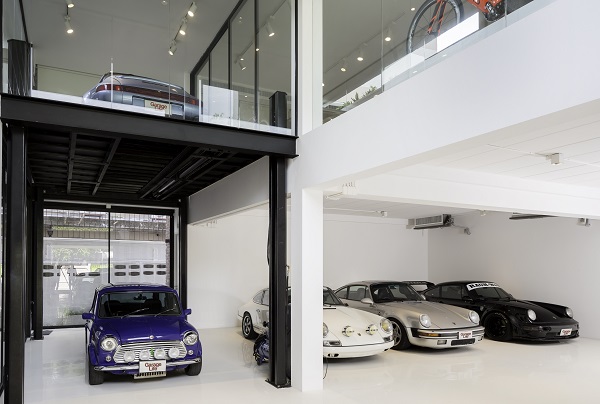 ติดตั้งลิฟต์ซึ่งมีโครงสร้างเป็นแบบ 4 เสา มีการวัดขนาดและความสูงขณะติดตั้ง ทำให้ใช้งานได้จริงโดยพื้นที่ใช้สอยไม่เสียเปล่า