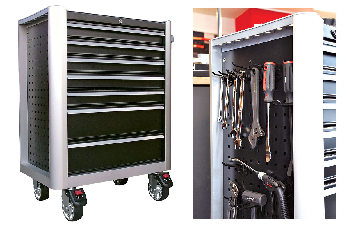 DEEN ตู้เก็บเครื่องมือช่าง 7 ชั้น สีดำ สิ่งที่ใช้เก็บเครื่องมือจำนวนมากที่ได้รับเลือก คือ ตู้เก็บเครื่องมือช่าง 7 ชั้นแบบล้อเลื่อนของ DEEN ไม่ใช่เฉพาะกรณีนี้ แต่ตู้เครื่องมือช่างที่ดีลเลอร์รถยนต์จำนวนมากเลือกใช้นี้ มีฟังก์ชันที่ยากต่อการสังเกตเห็นในทันที