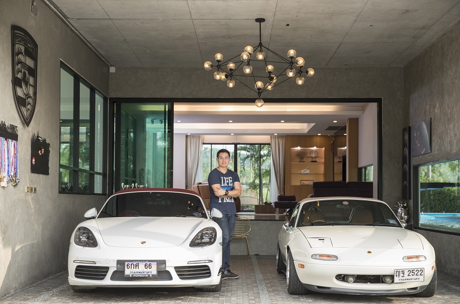 คุณปริ้นท์-กฤษฎา บุญมา ผู้เป็นเจ้าของ Garage House หลังนี้