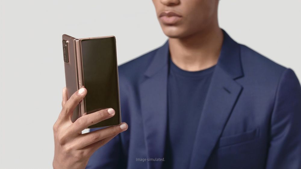 GalaxyZFold2_Lifestyle2