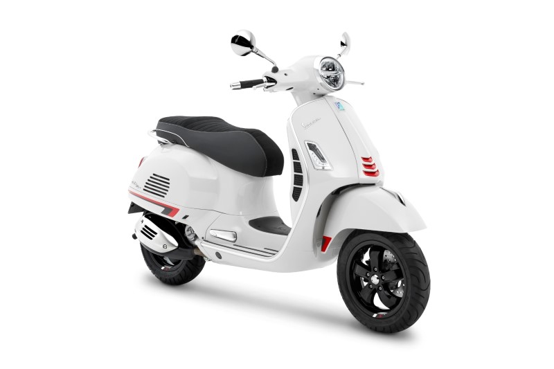 Vespa GTS Super Sport 300 HPE - White Innocenza (2)
