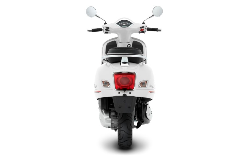 Vespa GTS Super Sport 300 HPE - White Innocenza (3)