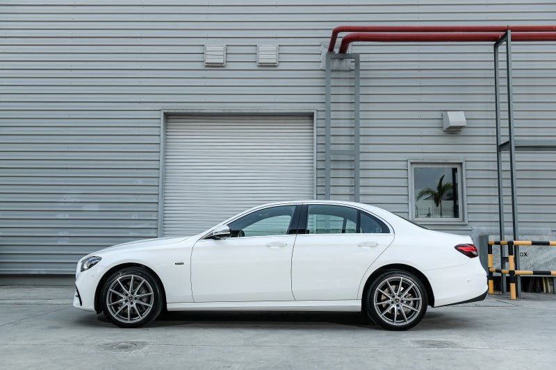 Mercedes-Benz E-Class 300e 2021 (6)