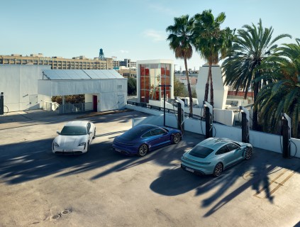 02_Taycan Model Range (Mobile)