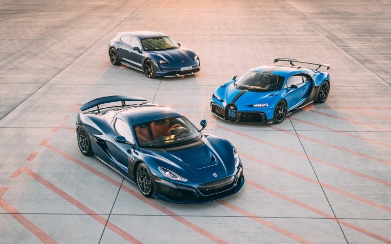 S21_2784 Three exciting vehicles Rimac Nevera, Bugatti Chiron, Porsche Taycan (Small)