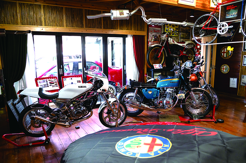 Yamaha SDR200 คันนั้นถูกถอดสลักเกลียวออกมาขัดทีละชิ้นทีละชิ้นเลยทีเดียว คุณมิยาซากิบอกว่า Honda CB750 K0 (เค-ซีโร่) ปี 1969 คันนั้น เขาก็ถอดออกมาขัดและเคลือบเช่นเดียวกับรถคันอื่น