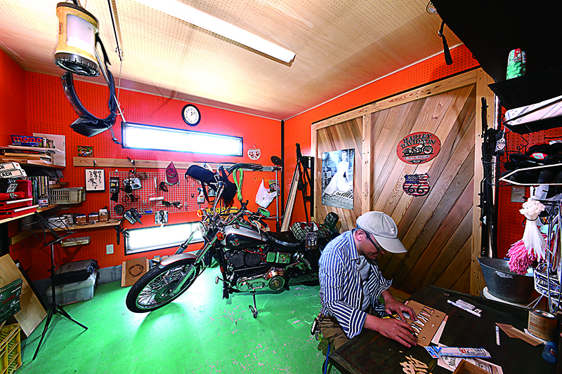 คุณทาคาฮาชิเพิ่งได้ใบขับขี่มอเตอร์ไซค์มาเมื่อประมาณ 2 ปีก่อน แล้วจึงเริ่มชีวิตแบบ Garage Life โดยการต่อเติมบ้านสร้างโรงจอดรถเข้าไป ด้วยความเป็นคนแอกทีฟและมีไอเดียหลากหลาย เขาอยากเผยแพร่ชีวิตแบบ Garage Life ให้กับผู้คนในยามากาตะ