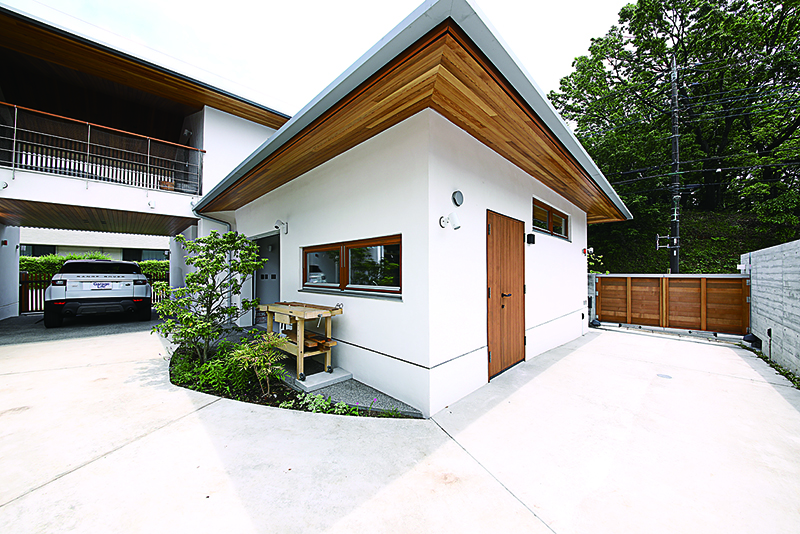 มีการคำนวณขนาดของรถเพื่อวนไปรอบโรงจอดรถได้ ออกแบบให้รถ 3 คันจอดแบบให้สามารถเข้า-ออกได้