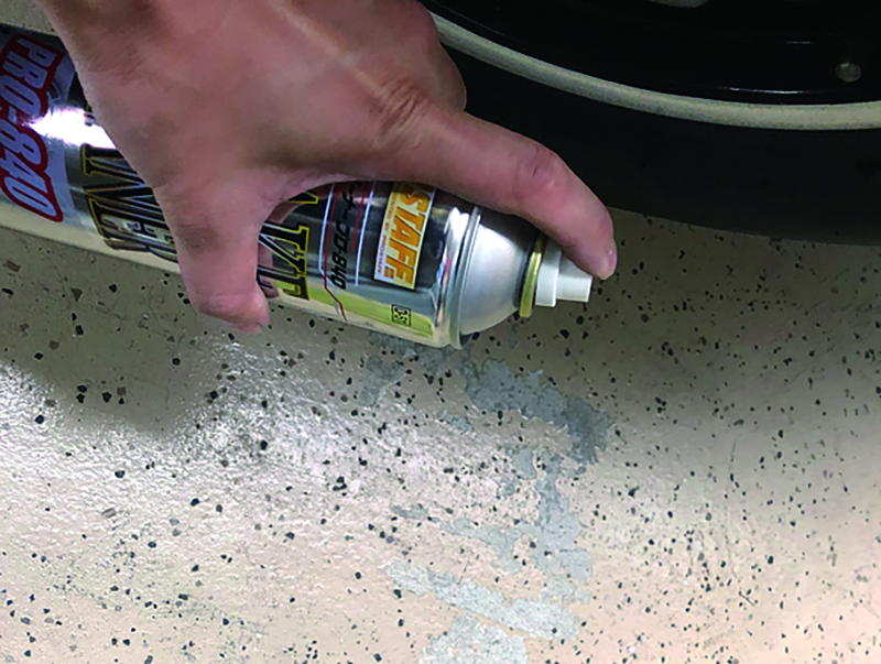 ใช้น้ำยาทำความสะอาดเบรกกำจัดฝุ่น การที่ใช้น้ำยาทำความสะอาดเบรกก็เพราะต้องการกำจัดส่วนที่เป็นน้ำมันออกไปด้วย น้ำยาทำความสะอาดเบรกมีประโยชน์อย่างยิ่งเพราะแห้งเร็ว