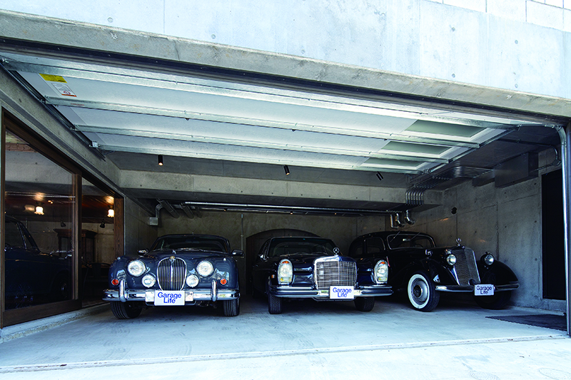 คุณอิชิคาวะครอบครองแต่รถคลาสลิกทั้งนั้น ด้านในสุดของโรงจอดรถจะเห็นโครงสร้างใต้ดินต่อออกไปไว้เป็นพื้นที่จอดรถ