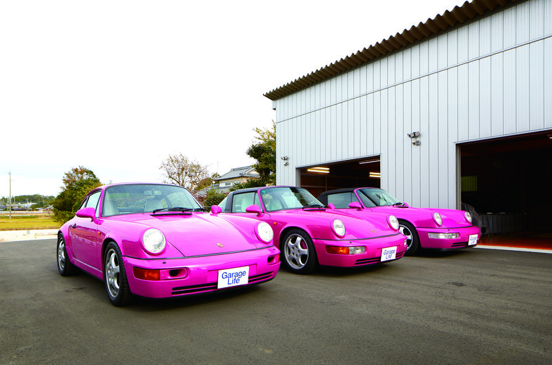 เขามีรถ Porsche 911 Type 964 สีชมพูถึง 3 คัน จากด้านหน้าคือ Coupe, Targa และ Cabriolet คันที่ซื้อคันแรกเลยคือ Targa แล้วตามด้วย Cabriolet คันล่าสุดที่ซื้อมาคือ Coupe ชื่อสีที่เป็นทางการของสีชมพูคือสี Carmine Red