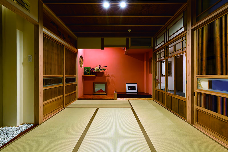 อาคารก่อนทำการสร้างใหม่นั้นเป็นสถาปัตยกรรมแบบญี่ปุ่นที่มีคุณค่าทางวัฒนธรรม จึงมีการสร้างห้องญี่ปุ่นโดยใช้รั้วลูกกรง เสา และส่วนเพดานของตึกเดิม