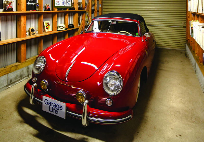 Porsche 356 Cabriolet รุ่นปี 1953 นี้ เป็นรถคันแรกที่นำเข้าโดย Sanwa Motors ที่มีตัวถังสีแดงสด