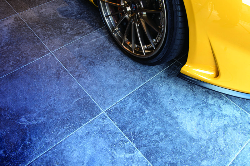 สามารถสร้างเป็นโรงจอดรถที่ทันสมัยและดูมั่นคงด้วยการปูกระเบื้องหนา “Advan” ที่สั่งมา