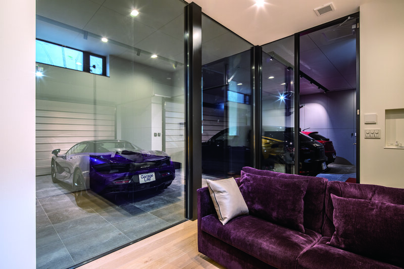 ห้องงานอดิเรกที่จัดเตรียมไว้สำหรับเครื่องเสียงและดีวีดี เป็นพื้นที่น่าอยู่ขนาดที่แวะเข้าไปทุก 2 วัน สามารถชมรถในที่เงียบๆ