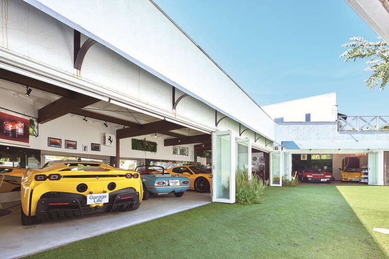 เก็บ BB และ Countach ซึ่งแข่งขันกันเรื่องความเร็วสูงสุดในช่วงบูมไว้คู่กัน (ในอดีตเป็นการต่อสู้กันระหว่าง 365 GT4/BB และ LP400) นอกจากนี้ ที่จัดแสดงยังมีโล่ที่ระลึกที่ได้รับตอนที่ร่วมกิจกรรมกับ 512BB