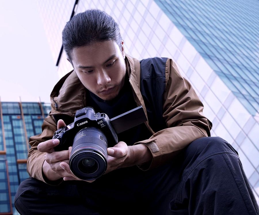 Photo - EOS R5II_Lifestyle Image 4_Lowres_FA_result