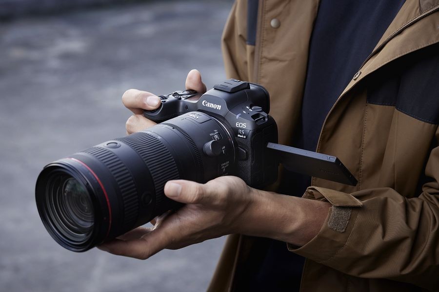 Photo - EOS R5II_Lifestyle Image 5_Lowres_FA_result