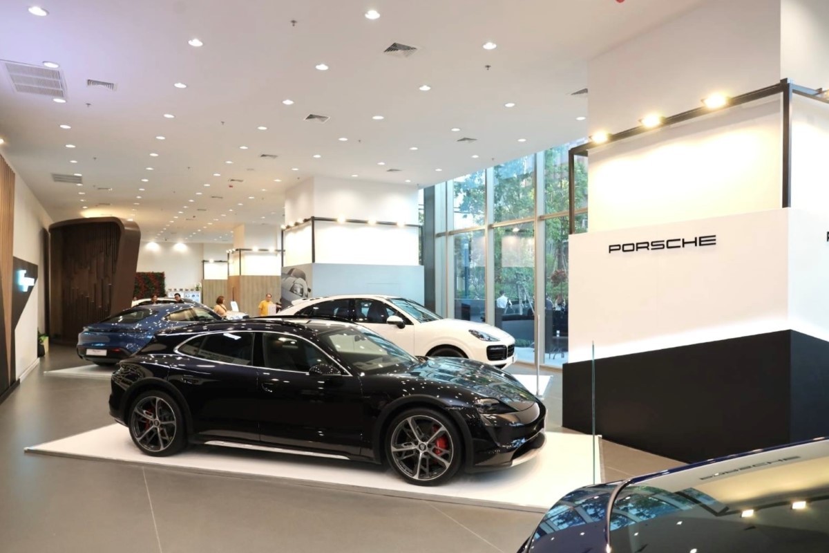 AAS-Roadshow-at-One-Bangkok-experinced-porsche-bentley (3)