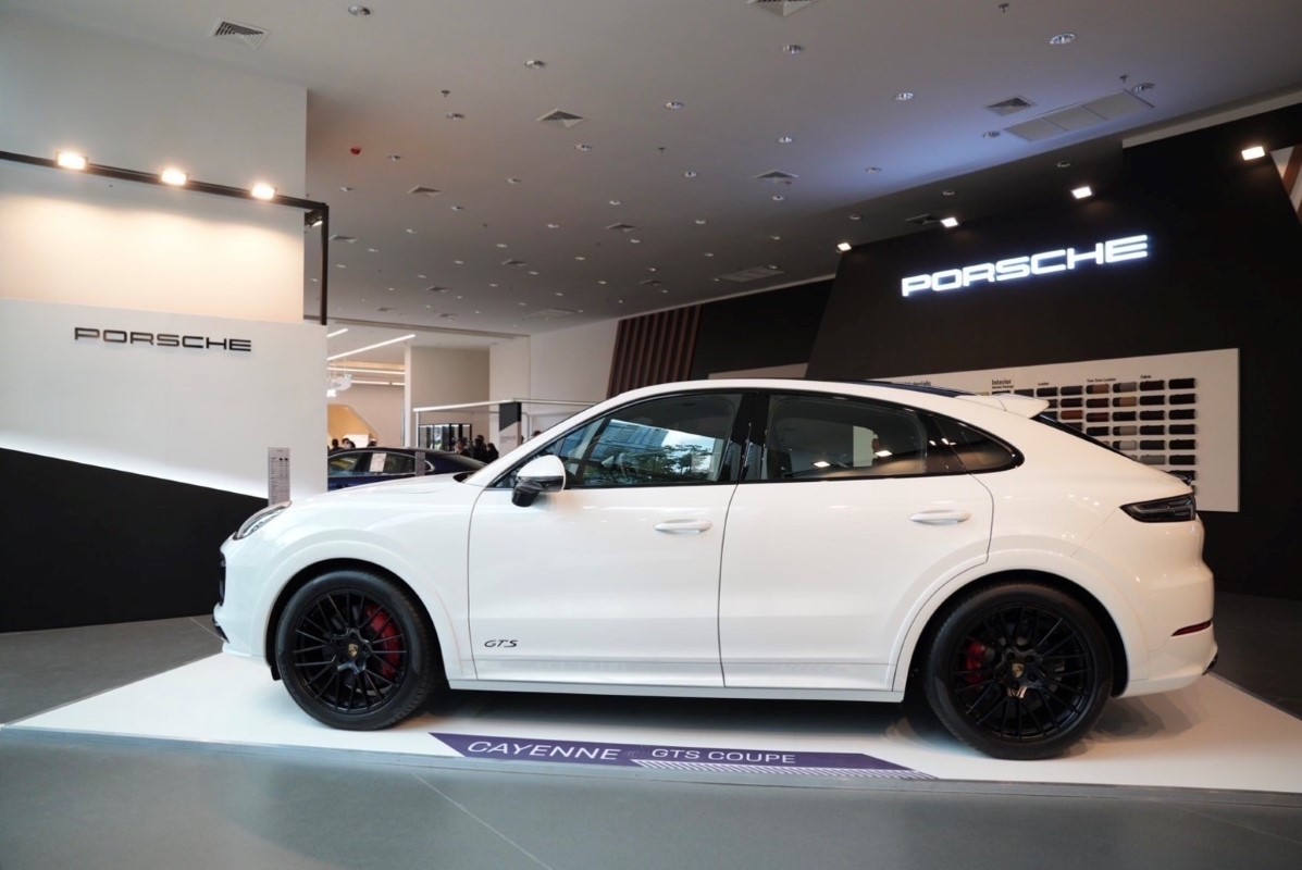 AAS-Roadshow-at-One-Bangkok-experinced-porsche-bentley (5)