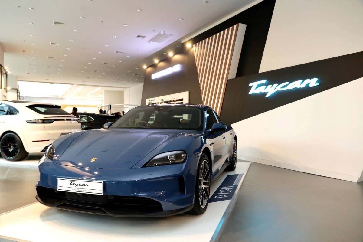 AAS-Roadshow-at-One-Bangkok-experinced-porsche-bentley (6)