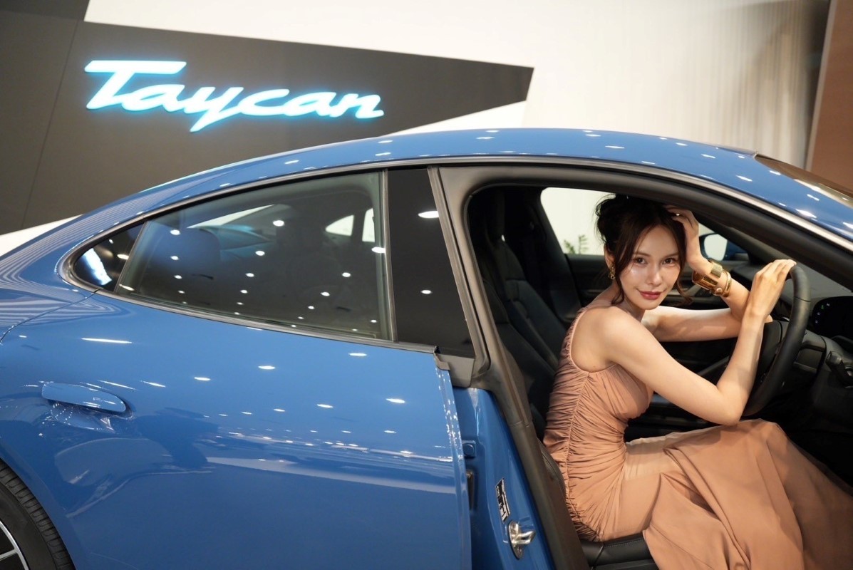 AAS-Roadshow-at-One-Bangkok-experinced-porsche-bentley (8)