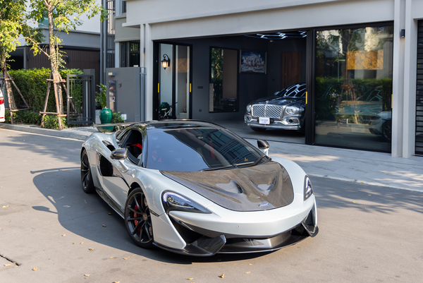 McLaren 570S  spider ที่มีเพียง 6 คันในประเทศเท่านั้น เป็นหนึ่งในคอลเลคชั่นรถซุปเปอร์ที่ชื่นชอบของคุณป๊อก