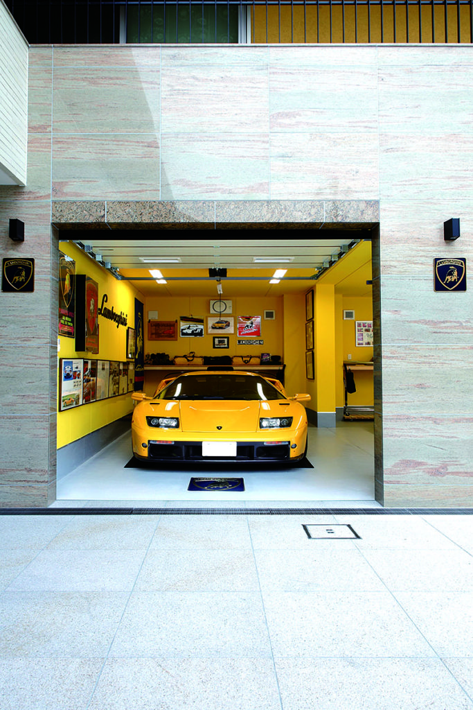Diablo GT เป็นรถยอดนิยมของนักสะสมทั่วโลก เป็น 1 ใน 5 คันที่ดีลเลอร์ได้มา คุณ M เล่าให้ฟังว่า เขาพยายามอย่างเต็มที่เพื่อให้ผ่านการตรวจสภาพของท่อไอเสีย เป็น Lamborghini ที่มีความทรงจำมากมาย เป็นรถที่จะอยู่กับเขาไปตลอดชีวิต