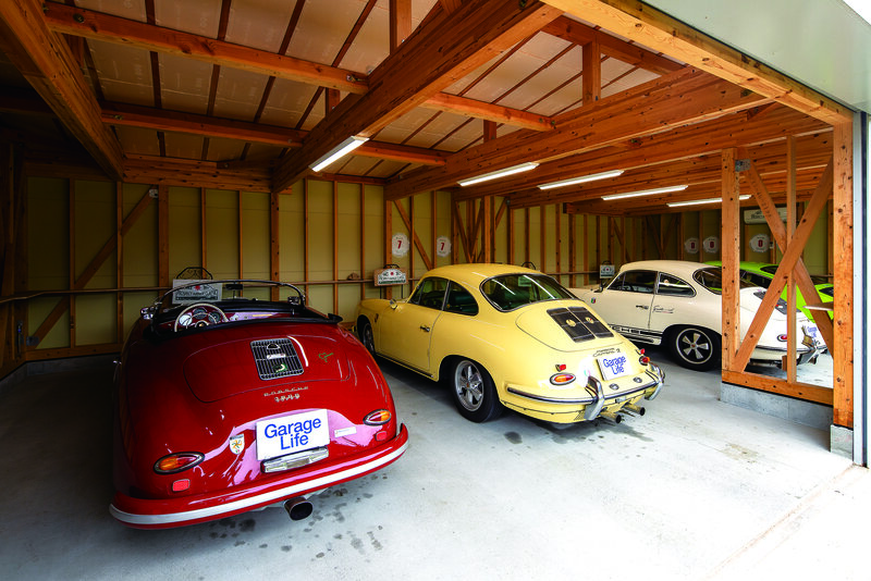 ตัวถังสีแดงสดของรถ Speedster เนื่องจากถูกยกเลิกการผลิตในปี ’58 จึงเป็นหนึ่งในรถรุ่น Limited Edition 32 คันในโลก ที่ Max Hoffmann ของสหรัฐอเมริกา สั่งซื้อจาก Porsche ในปี ’59