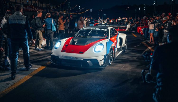 Porsche-911-GT3R-rennsport-present-WeatherTech-Raceway-Laguna-Seca (2)